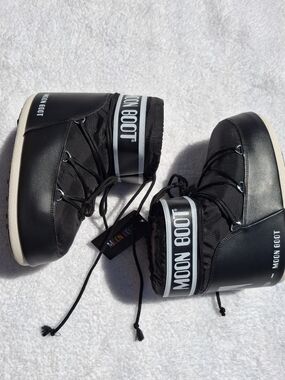 Moon Boot Black and White Icon Low Snow Boots Women's -10, 11.5/Men's 9, 10.5